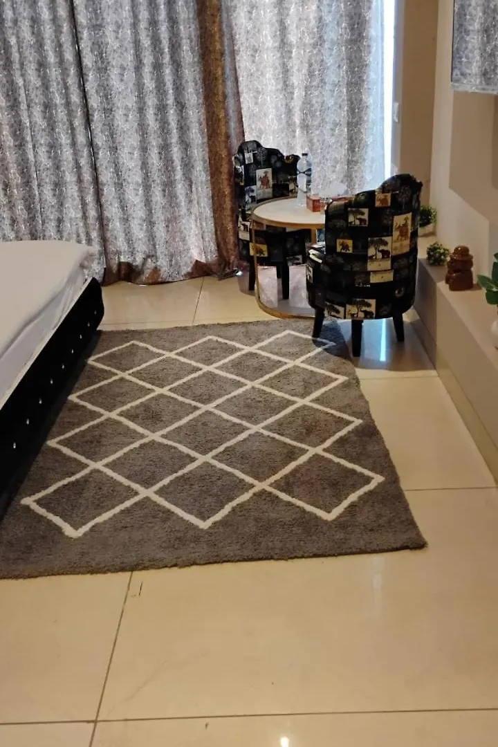 High Rise Apartment グルガウン