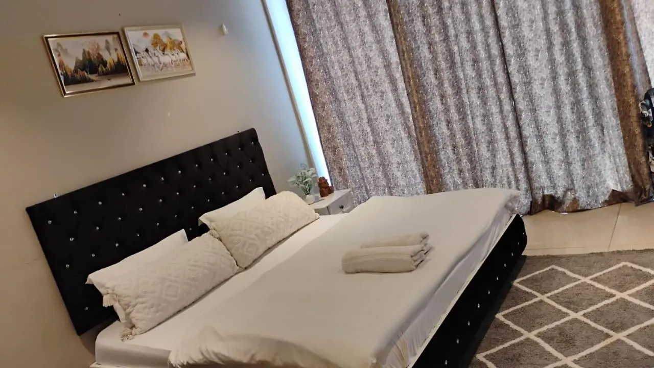 High Rise Apartment グルガウン インド