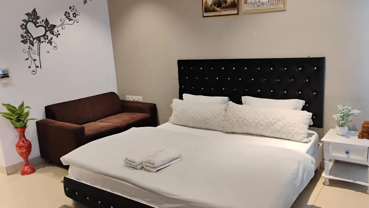 High Rise Apartment Γκουργκάον