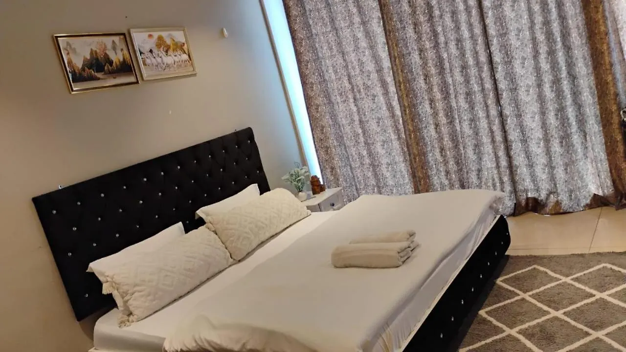 High Rise Apartment Γκουργκάον