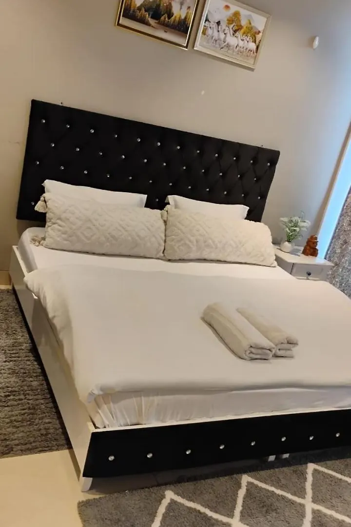 High Rise Apartment Γκουργκάον 0*,  Ινδία